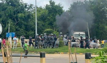 घटनामा संलग्न दोषीलाई कारबाही माग गर्दै प्रर्दशन 