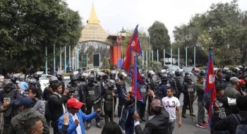 पूर्वराजा शाहको स्वागतमा विमानस्थलको गेटमै पुगे समर्थक