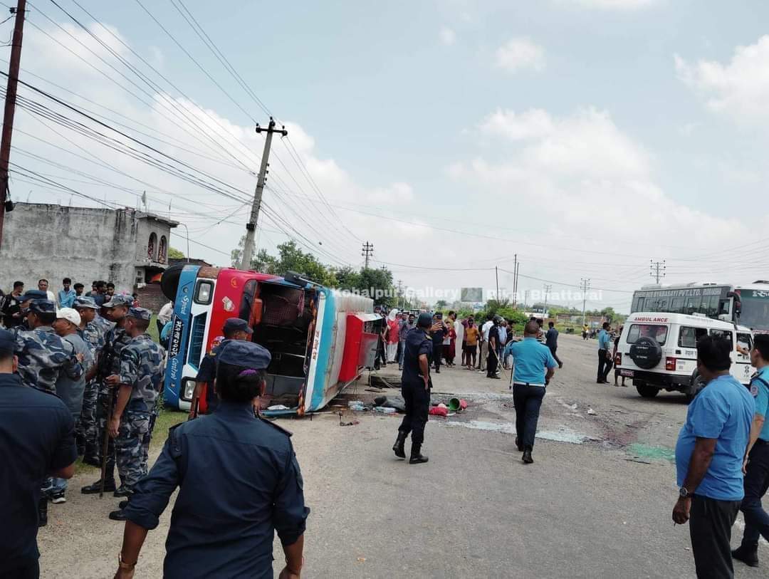 बाँकेको गनापुरमा बस दुर्घटना, दुईको मृत्यु, २७ घाइते